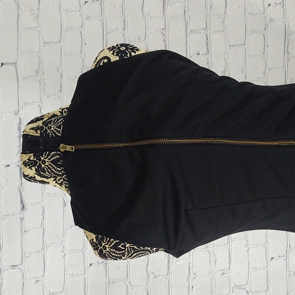 The Limited Size M Sleeveless V-Neck Cocktail Dress with Gold Zipper - Picture 7 of 10